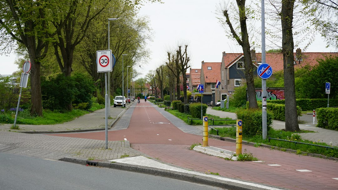 Zo plan je een rustig en betaalbaar dagje uit met de auto